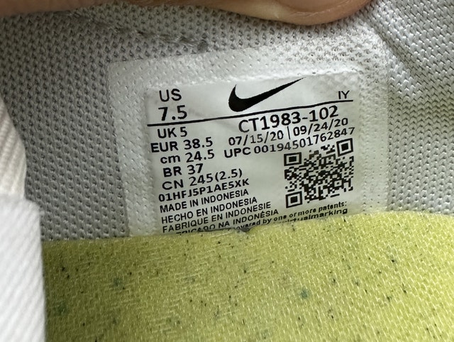 Women’s Nike Shoes US7.5 - photo 4
