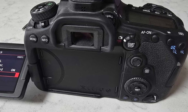 Canon 90D DSLR - Mint - photo 2