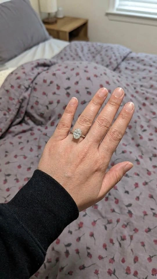 Oval shaped solitaire moissanite diamond ring in sterling silver - photo 2