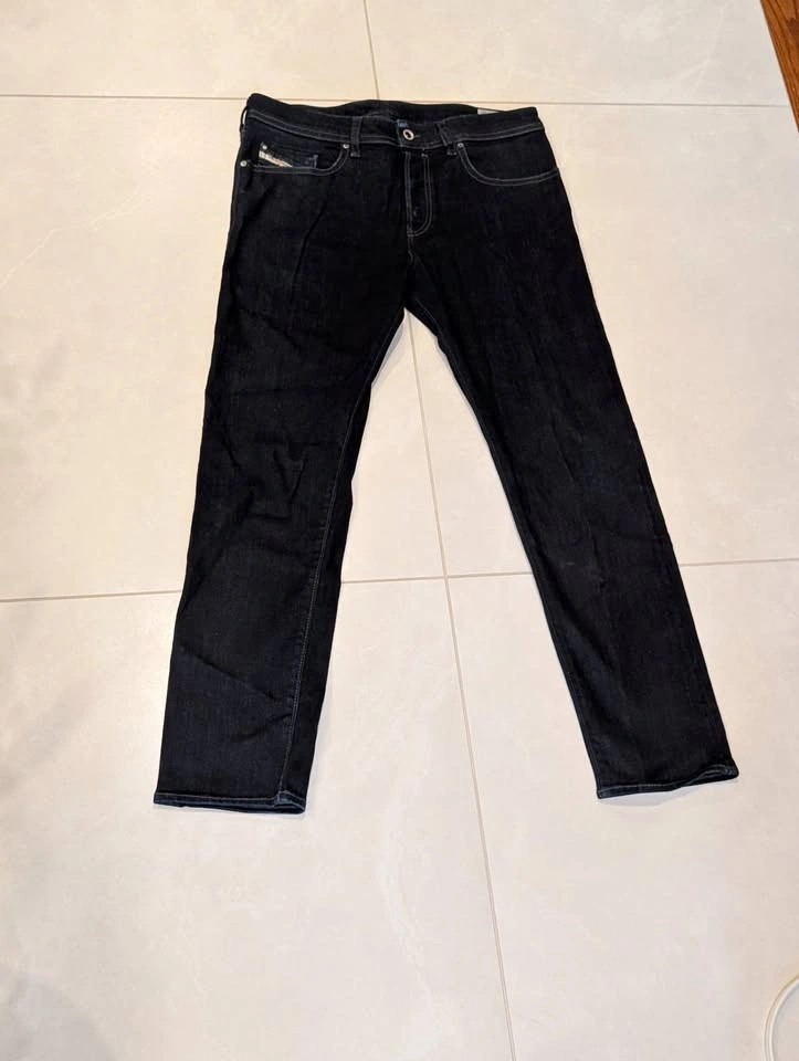 Diesel Buster Regular Slim-Tapered Stretch Jeans W33 L30