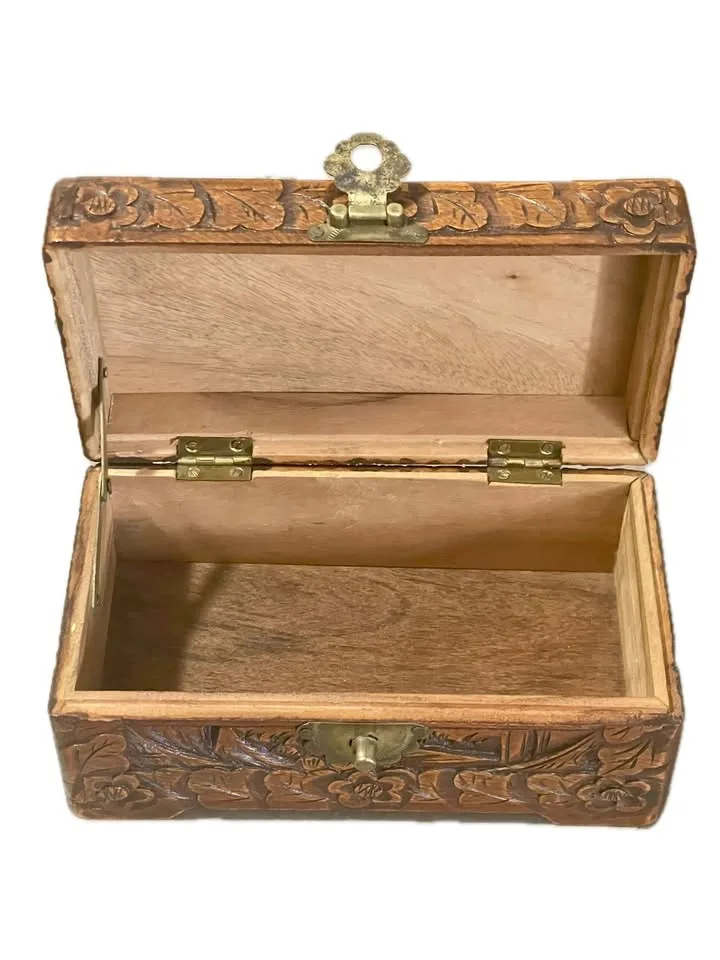 Vintage Camphor Wood Box – Floral & Scenic Design image indicator(4)