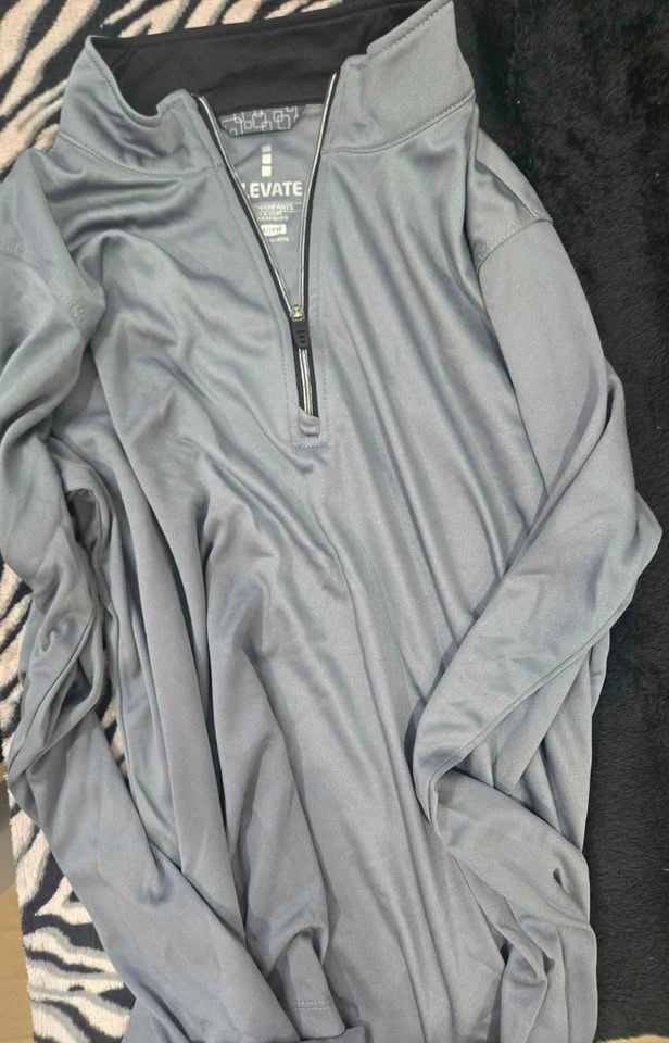 Priced to go! Elevate Youth MEDIUM Active Quarter Zip - photo 2