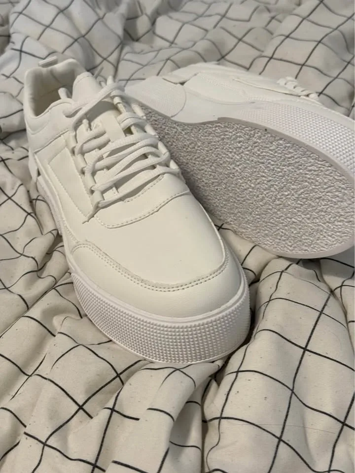 Men’s White Sneakers – Size 10.5 – Brand New - photo 3