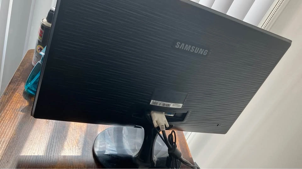Samsung 24 inch monitor - photo 2