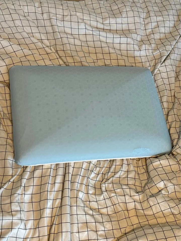 IKEA KVARVVEN Ergonomic Memory Foam Pillow – Queen