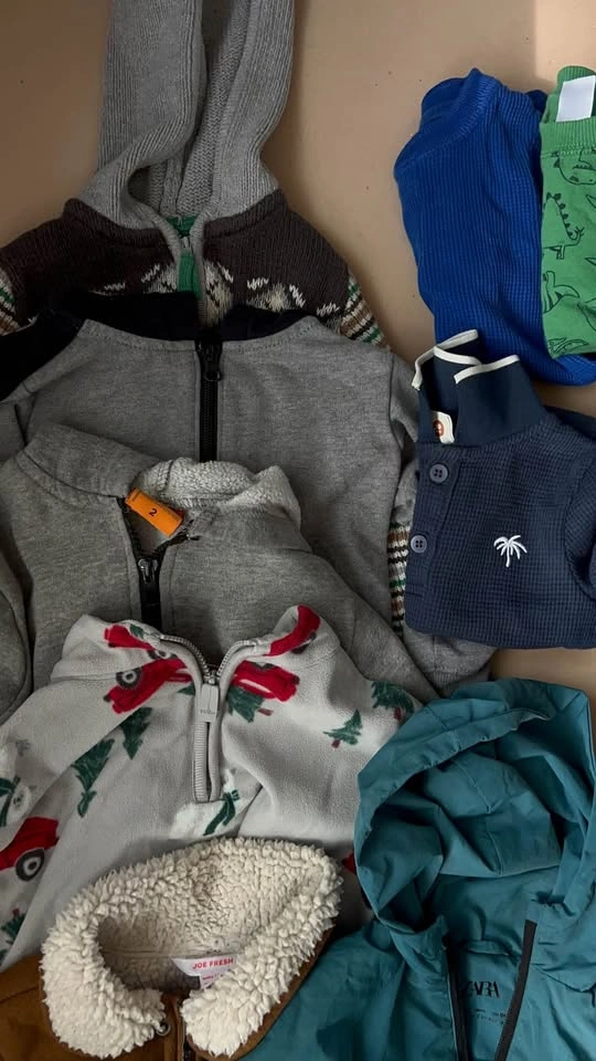 Gros lot de vêtements gars 18mois à 2 ans - photo 2