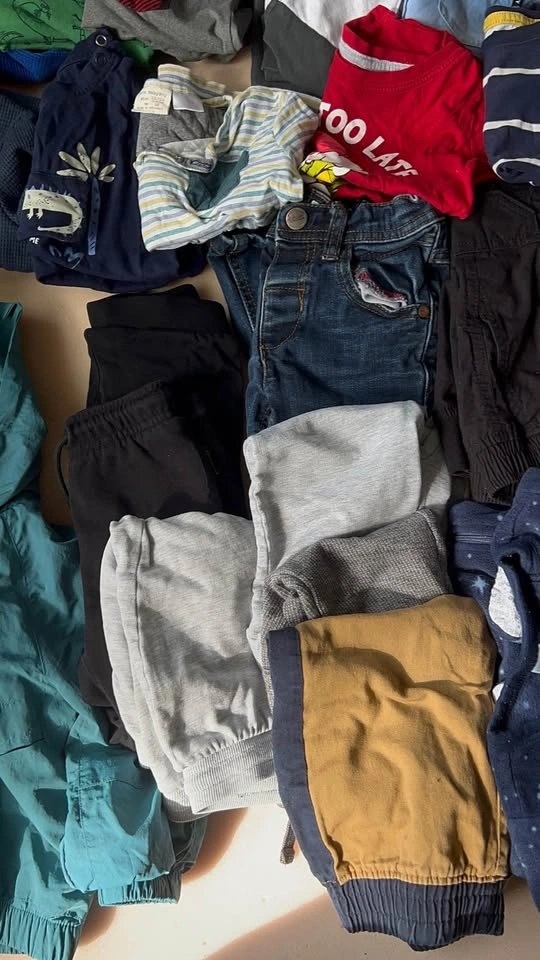 Gros lot de vêtements gars 18mois à 2 ans - photo 3