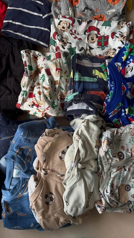 Gros lot de vêtements gars 18mois à 2 ans - photo 4