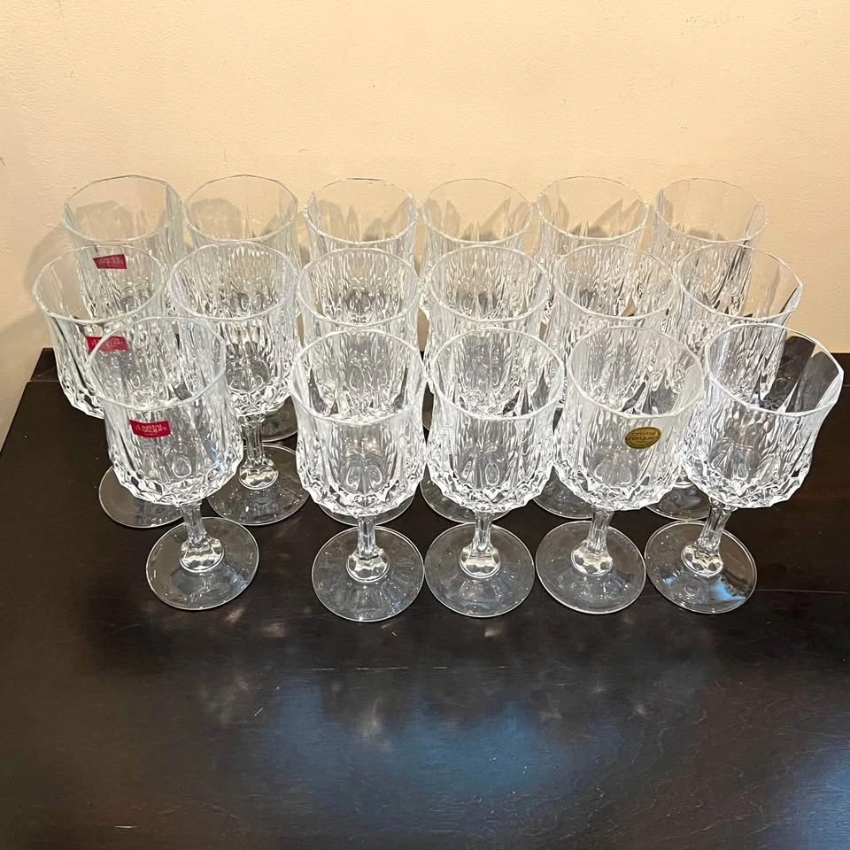 Longchamp Cristal D'Arques 24% Lead Crystal Red Wine Glass - photo 2