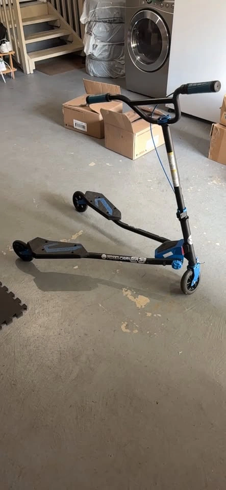 Fliker 3-Wheel Carving Scooter - photo 2