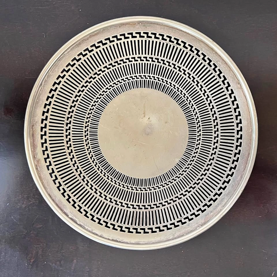Vintage W.M.Mounts E.P.N.S. Silver-plated Round Footed Tray