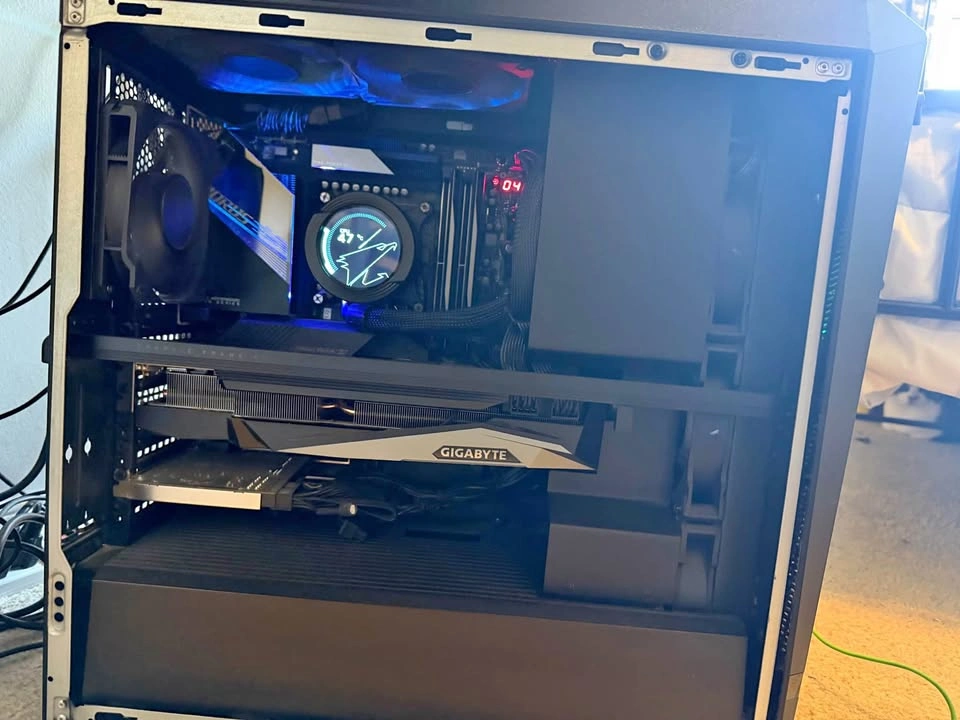 Gigabyte AORUS Model X 12th gen gaming pc setup