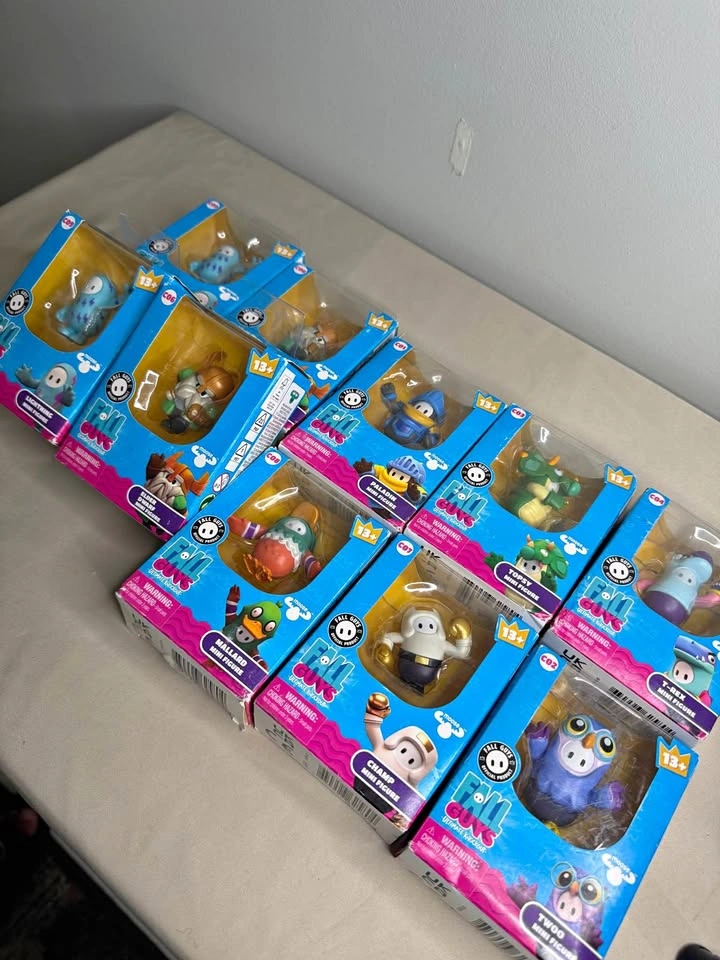 Fall Guys Mini Figures – Brand New in Box – 10-Piece Collection