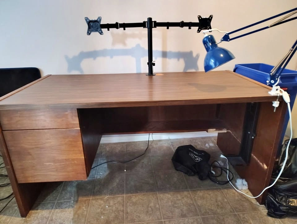 Computer workstation / workbench / desk