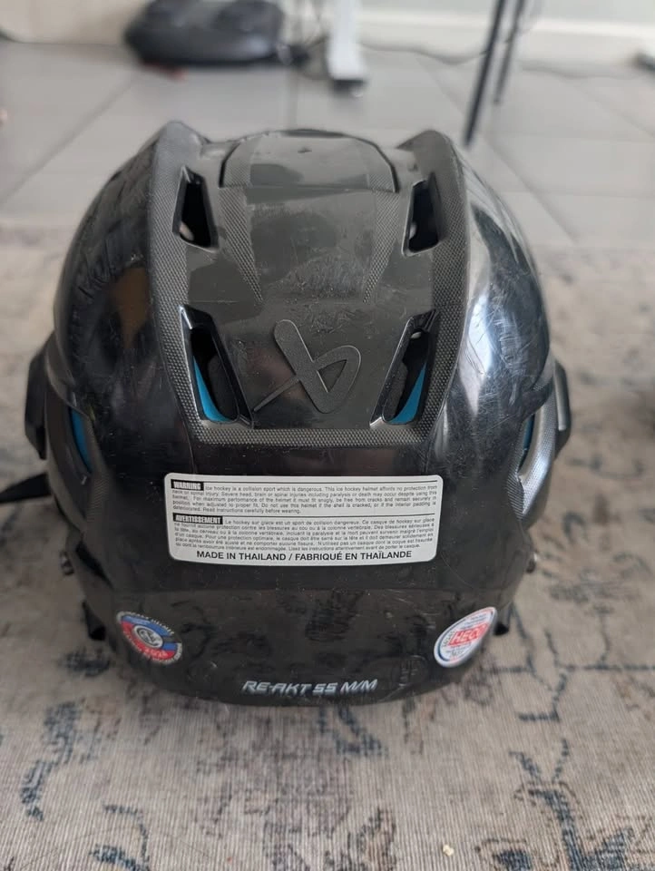 Adult Ice Skates (Shoe Size 7) & CSA Certified Hockey Helmet - photo 2