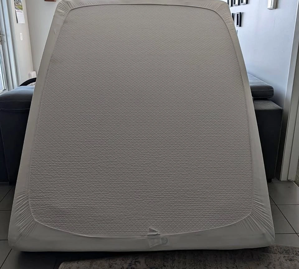 8" Queen Gel Memory Foam Mattress + Mattress Protector