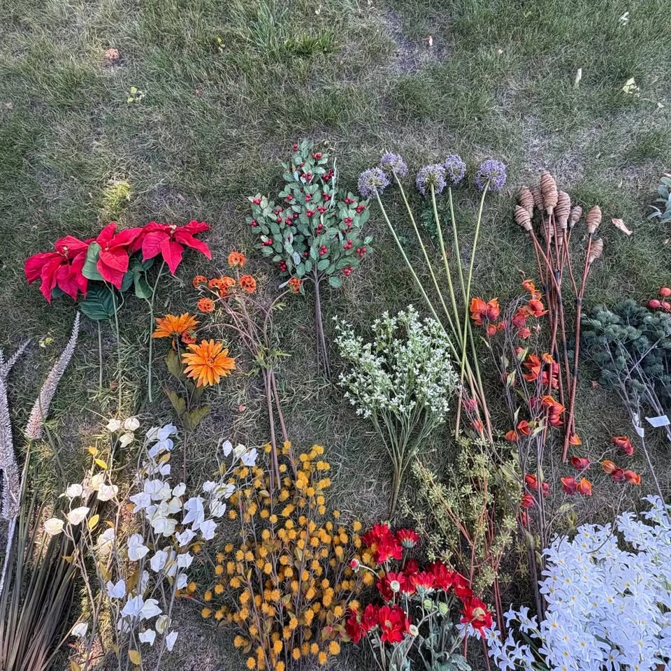 HUGE Bundle of Artificial Flowers - photo 3
