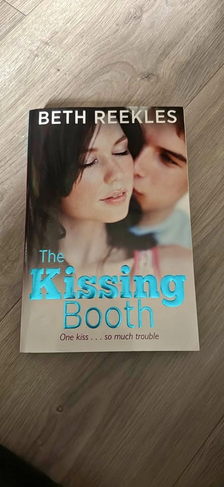 The kissing booth- Beth reekles (paperback)