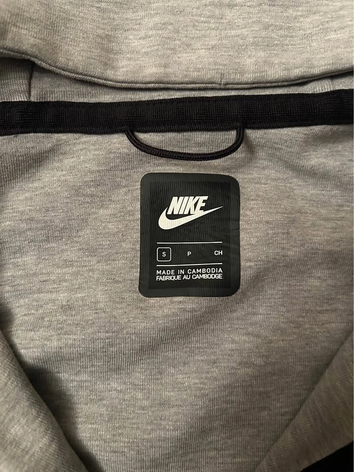 Nike Tech Fleece Full-Zip Hoodie - Size Small - photo 3