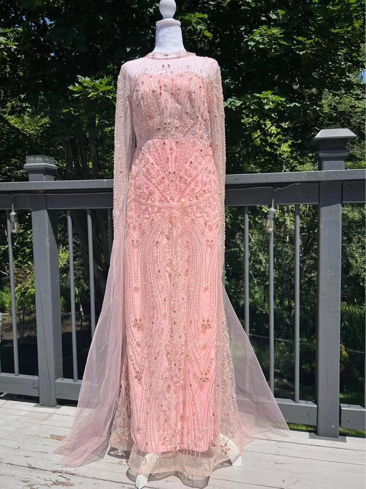 Beautiful and elegant evening gown - photo 5