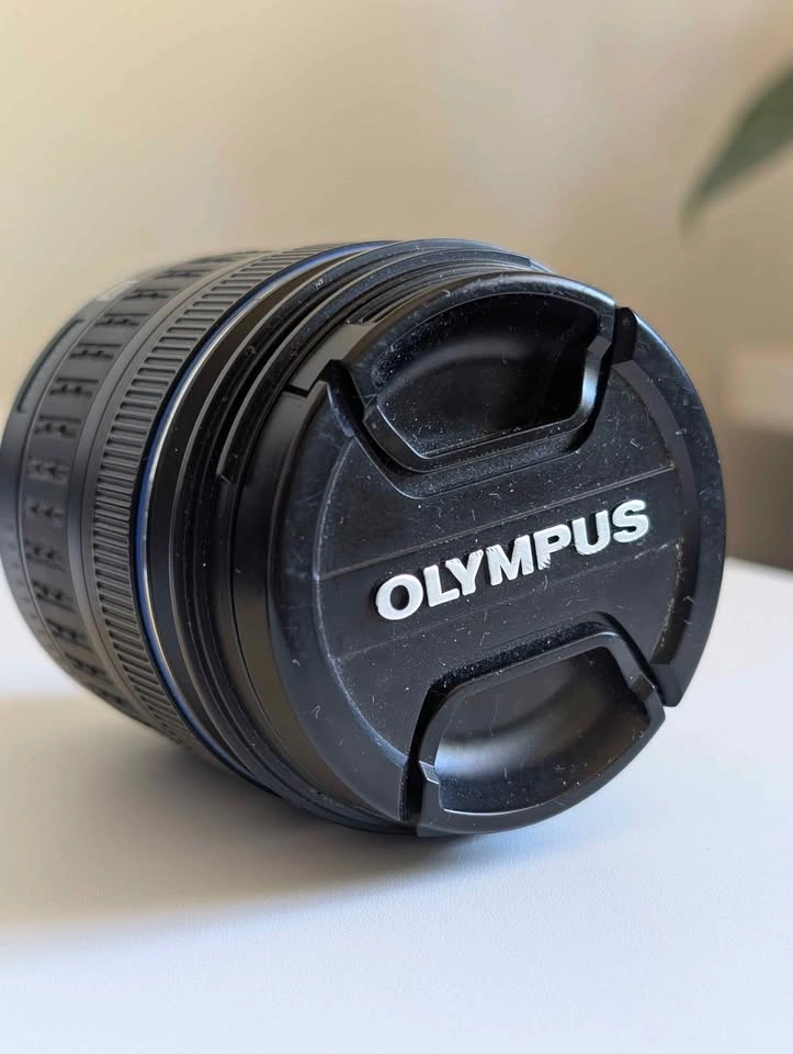 Olympus Zuiko Digital 14-42mm f/3.5-5.6 Lens - photo 2