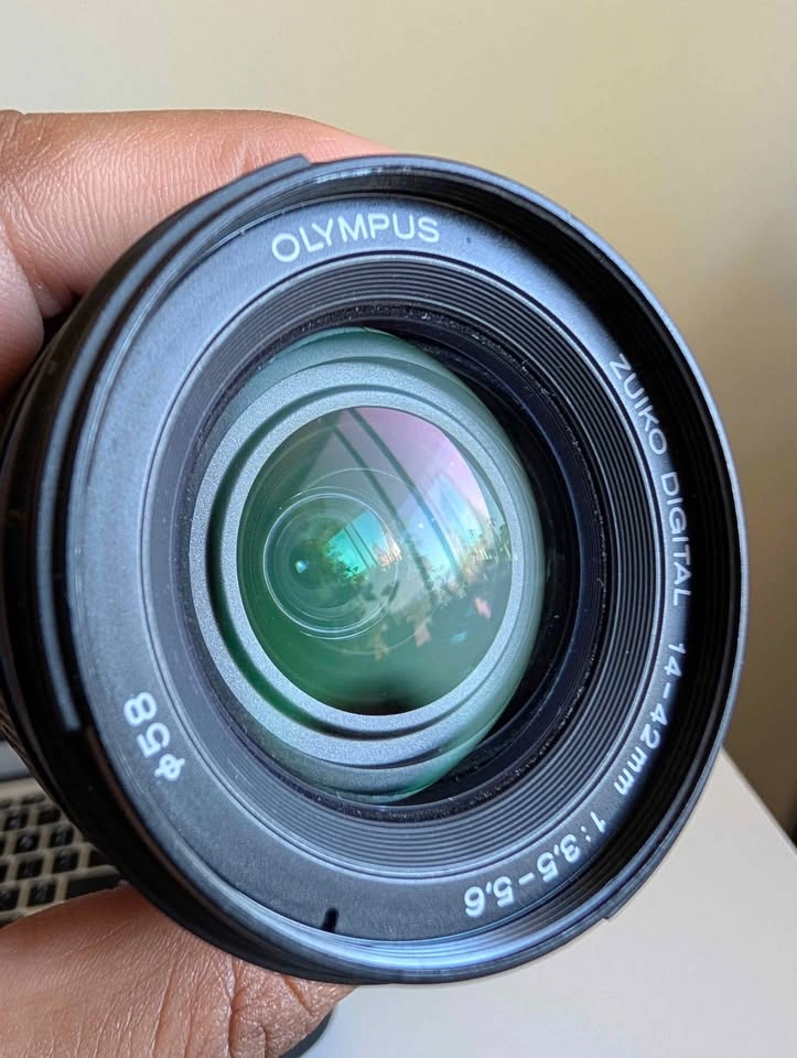 Olympus Zuiko Digital 14-42mm f/3.5-5.6 Lens - photo 3
