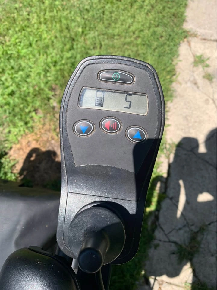Quantum Q6 Edge 2.0 Power Wheelchair - photo 2