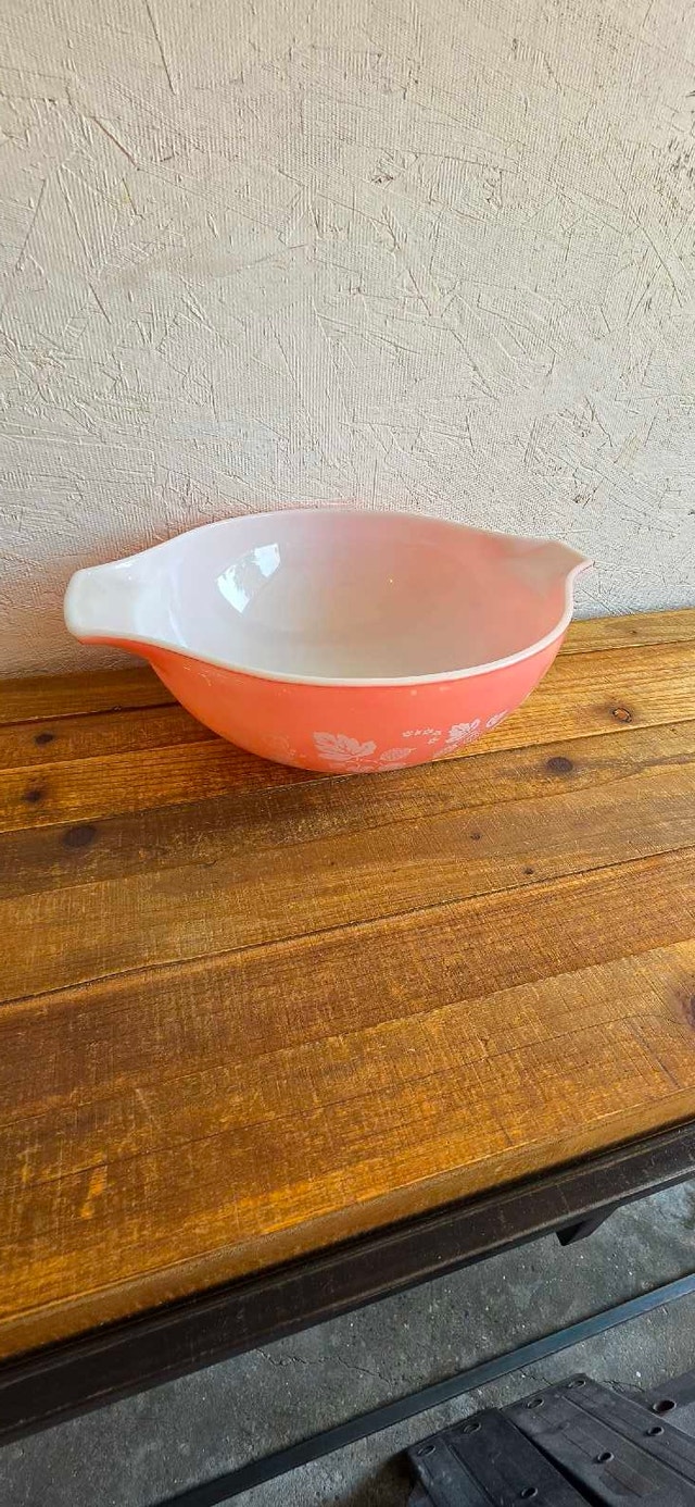 Vintage Pyrex 444 Pink Gooseberry 4 Quart Mixing Bowl - photo 2