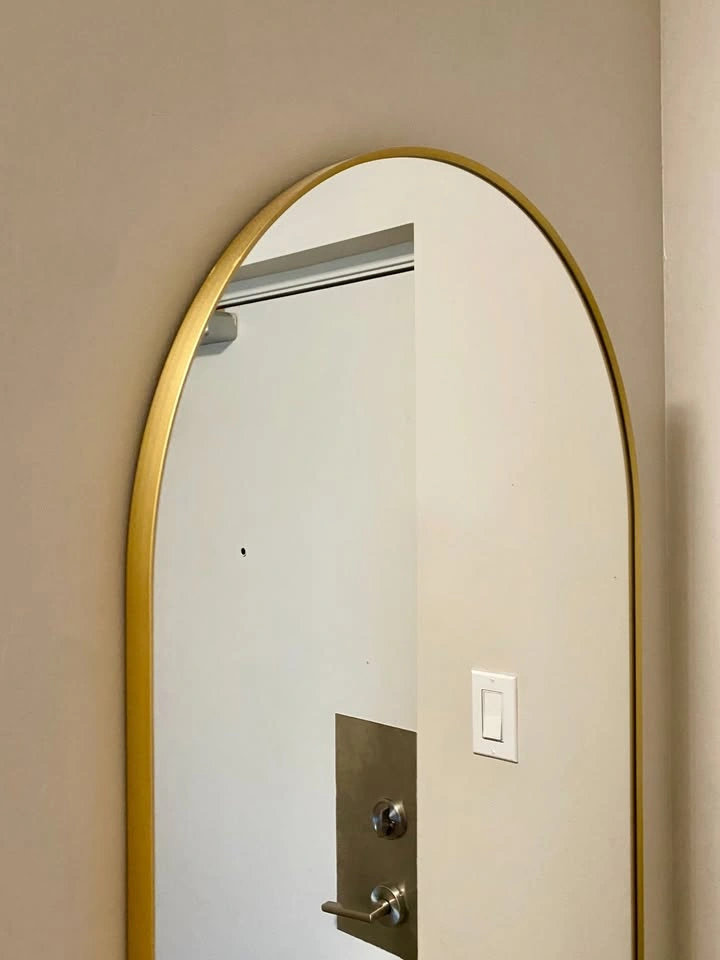 Mirror - gold colour and rounded - photo 2