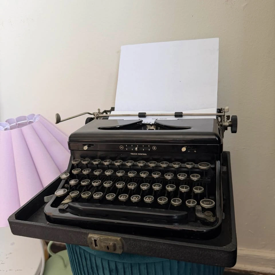 Working 1930s Royal De Luxe Portable Typewriter w/ Case - photo 2