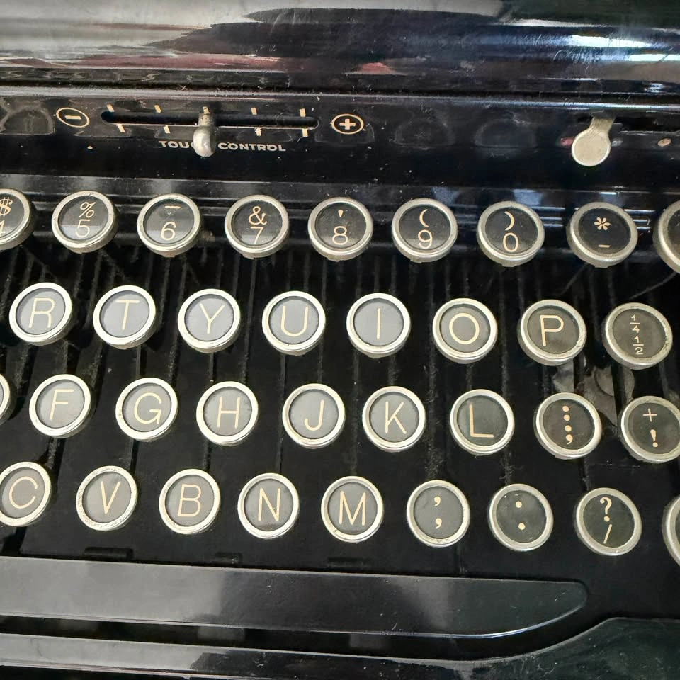 Working 1930s Royal De Luxe Portable Typewriter w/ Case - photo 4