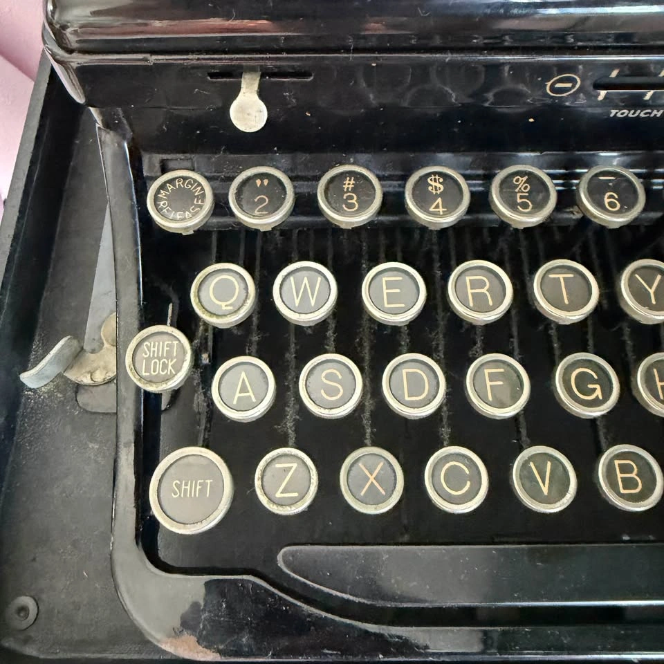 Working 1930s Royal De Luxe Portable Typewriter w/ Case - photo 5