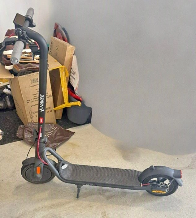 Moving Sale - NAVEE V40i Electric Scooter