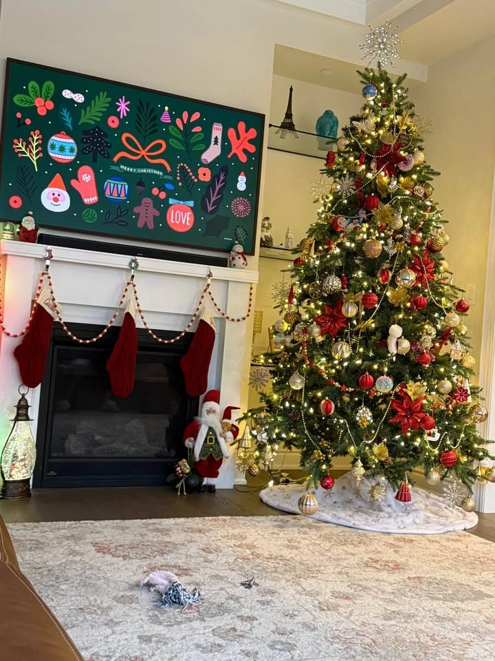 Moving sale - 8ft Pre-lit Tree, 5ft Snowman, Light-up Gifts - photo 4