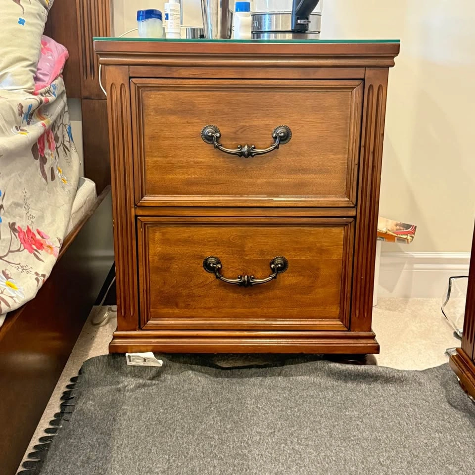 MOVING SALE - Queen Bedroom Set with Nightstands and Chest - photo 2
