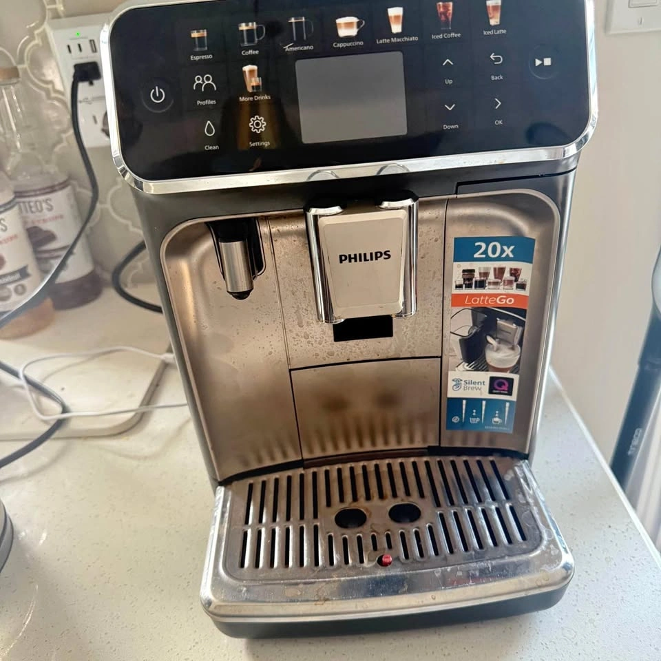 MOVING SALE - Philips 5500 Fully Automatic Espresso Machine