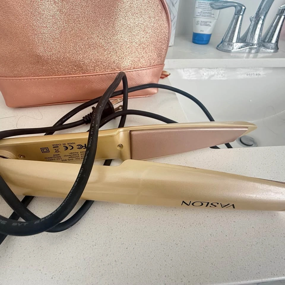Moving Sale - Multiple Hair Appliance - photo 3