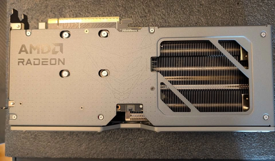 Sapphire NITRO+ RX 9060 XT 16GB - Excellent Condition - photo 4