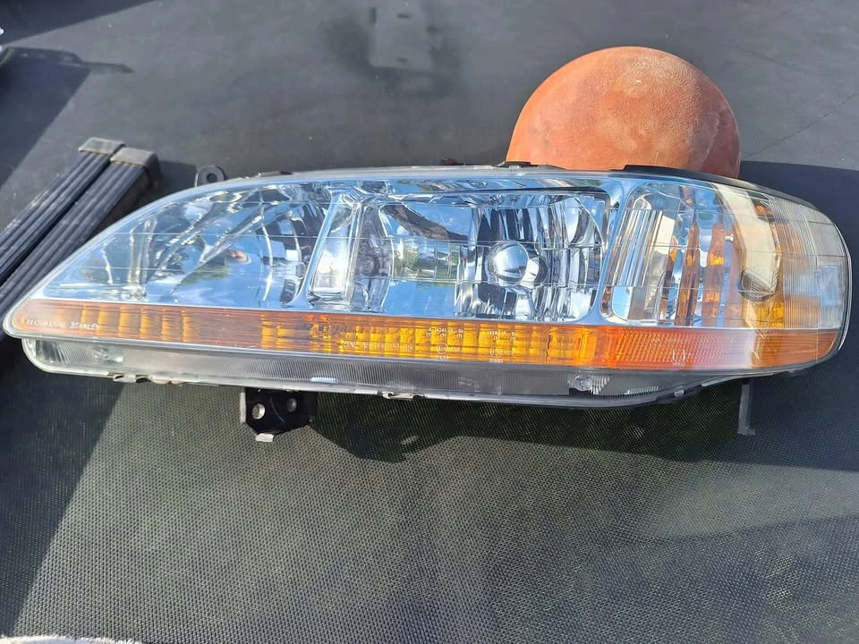 Left Driver Side Headlight - photo 3