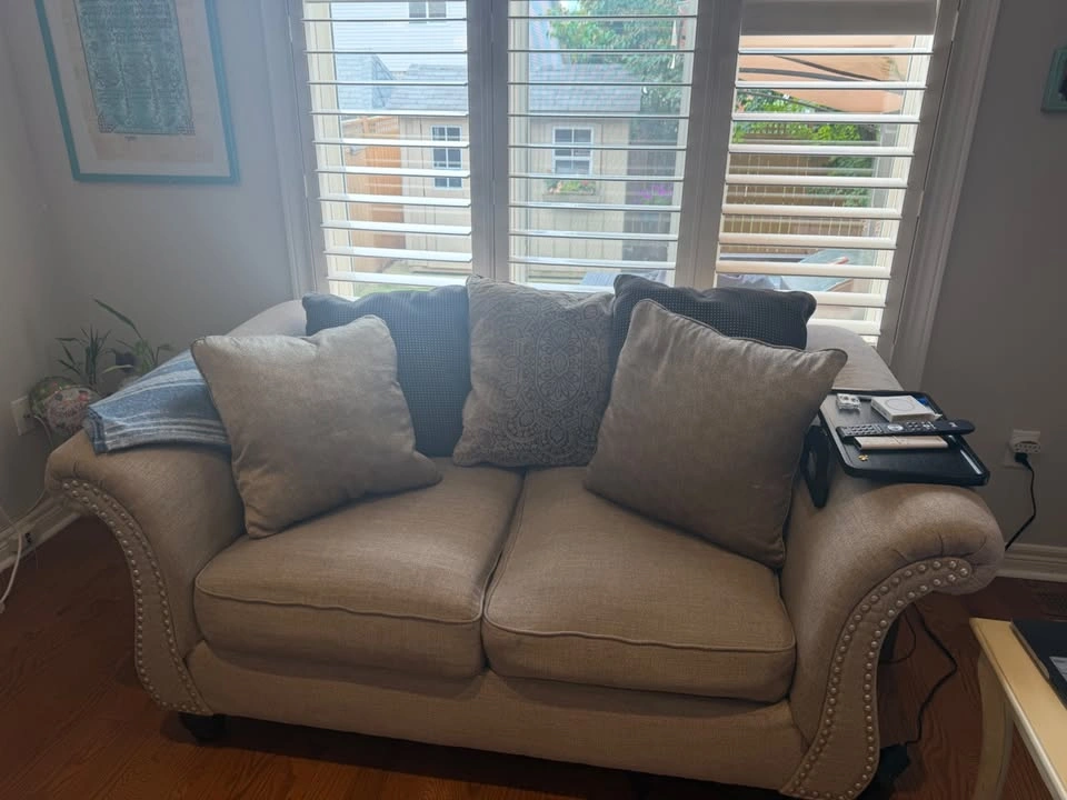 Sofa & Love Seat combo with 11 cushions From Ashley Furniture - photo 4