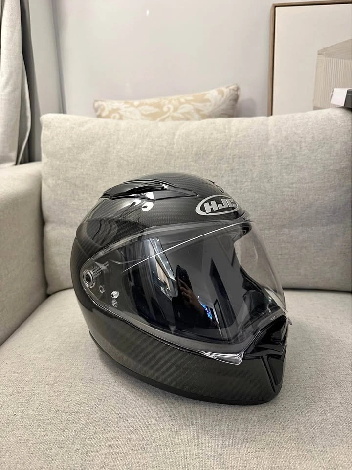 HJC F70 Carbon