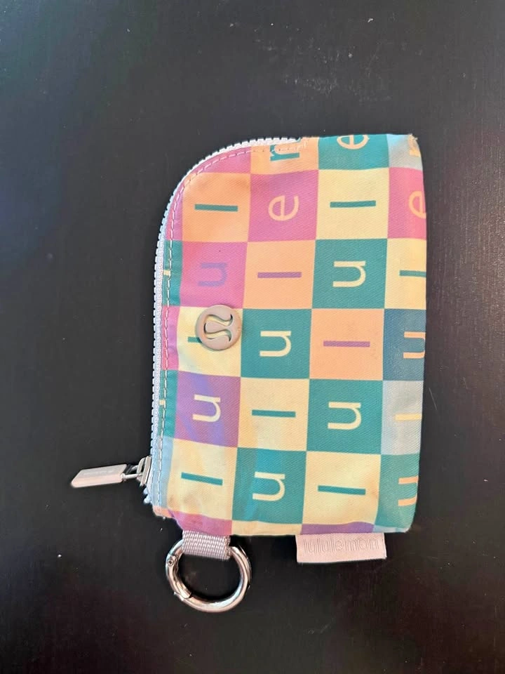 Lululemon clippable wallet