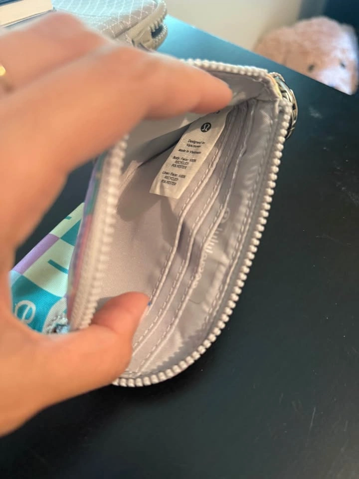 Lululemon clippable wallet - photo 3