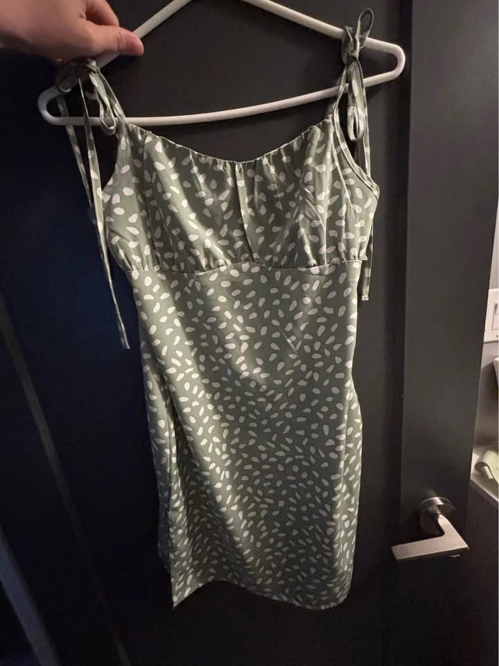 Lot of 3 Summer Dresses - Floral and Patterned (size small) - photo 2