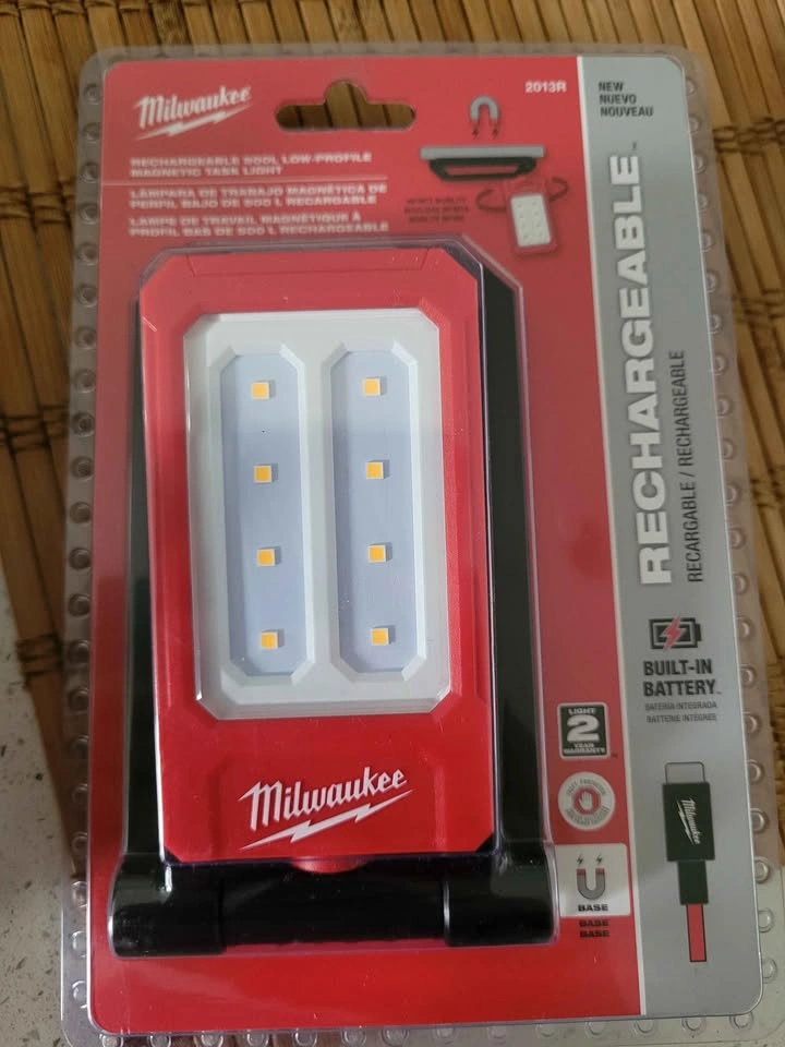 Milwaukee Tool magnetic light - photo 4