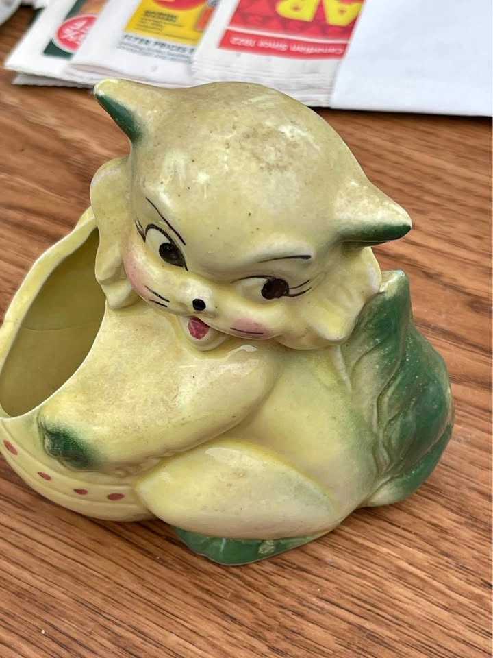 Kitty planter green vintage