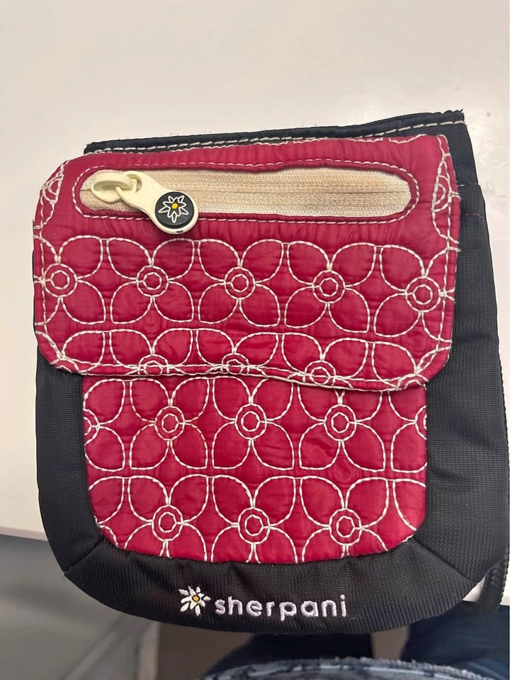 Crossbody - small nylon Sherpani brand