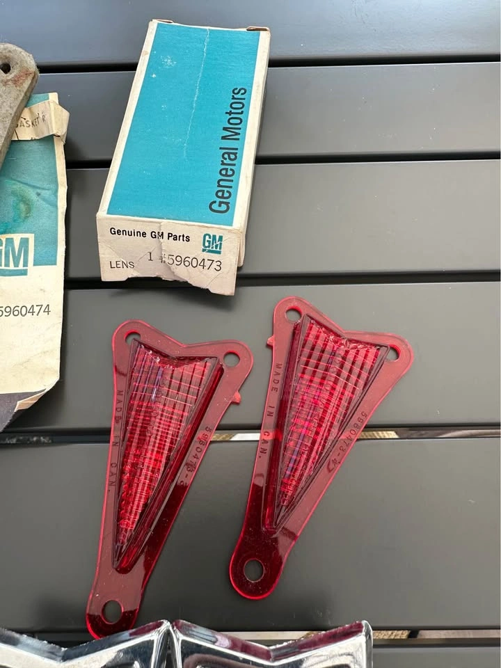 Pontiac Firebird 1968 - tail marker lights - photo 4