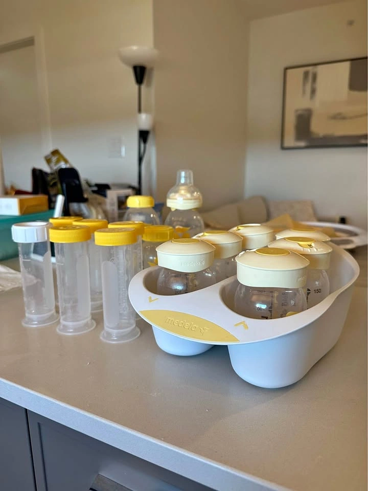 Medela milk containers