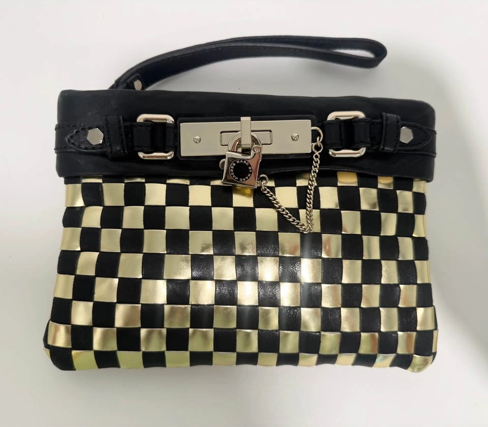 Authentic Marc by Marc Jacobs Leather Wristlet Clutch - photo 2